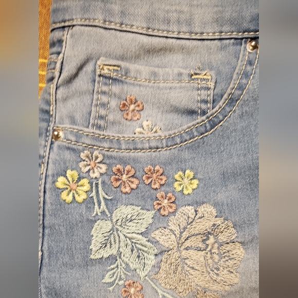 Royalty for Me Size 4 Jean Shorts - Picture 12 of 13